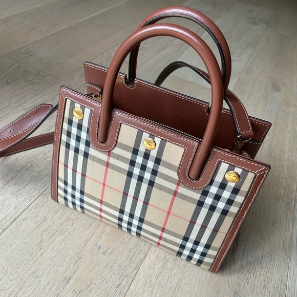BURBERRY classic double handlebar bag. Excellent condition! - Picture 6 of 12
